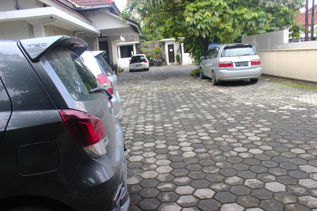 Hotel Graha Kinasih Kotabaru Yogyakarta Esterno foto