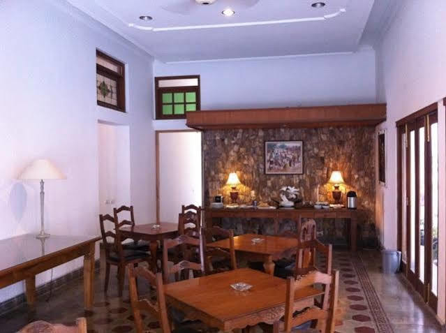 Hotel Graha Kinasih Kotabaru Yogyakarta Esterno foto